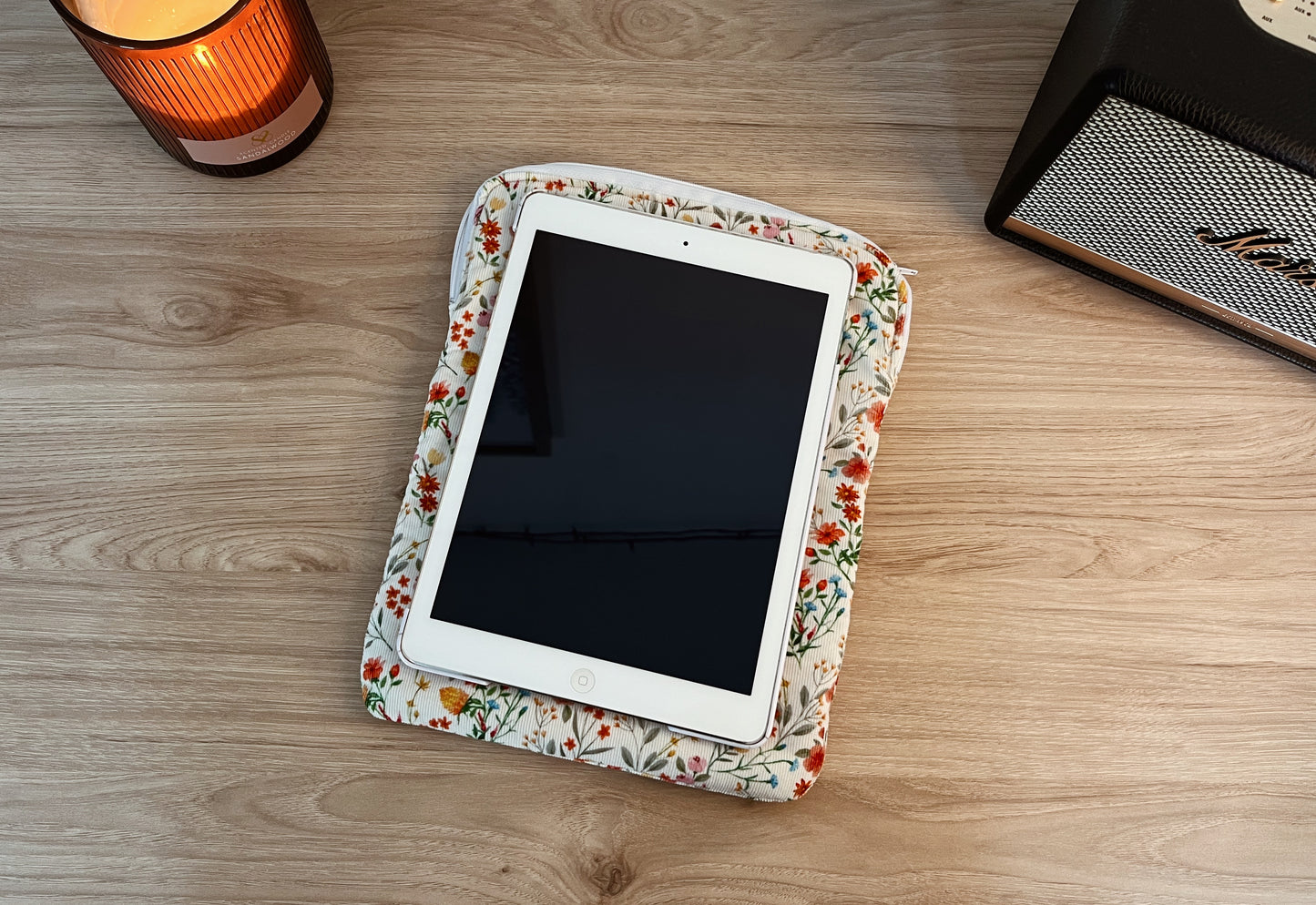 Housse de tablette 10-11 pouces - « Fleurs côtelés »