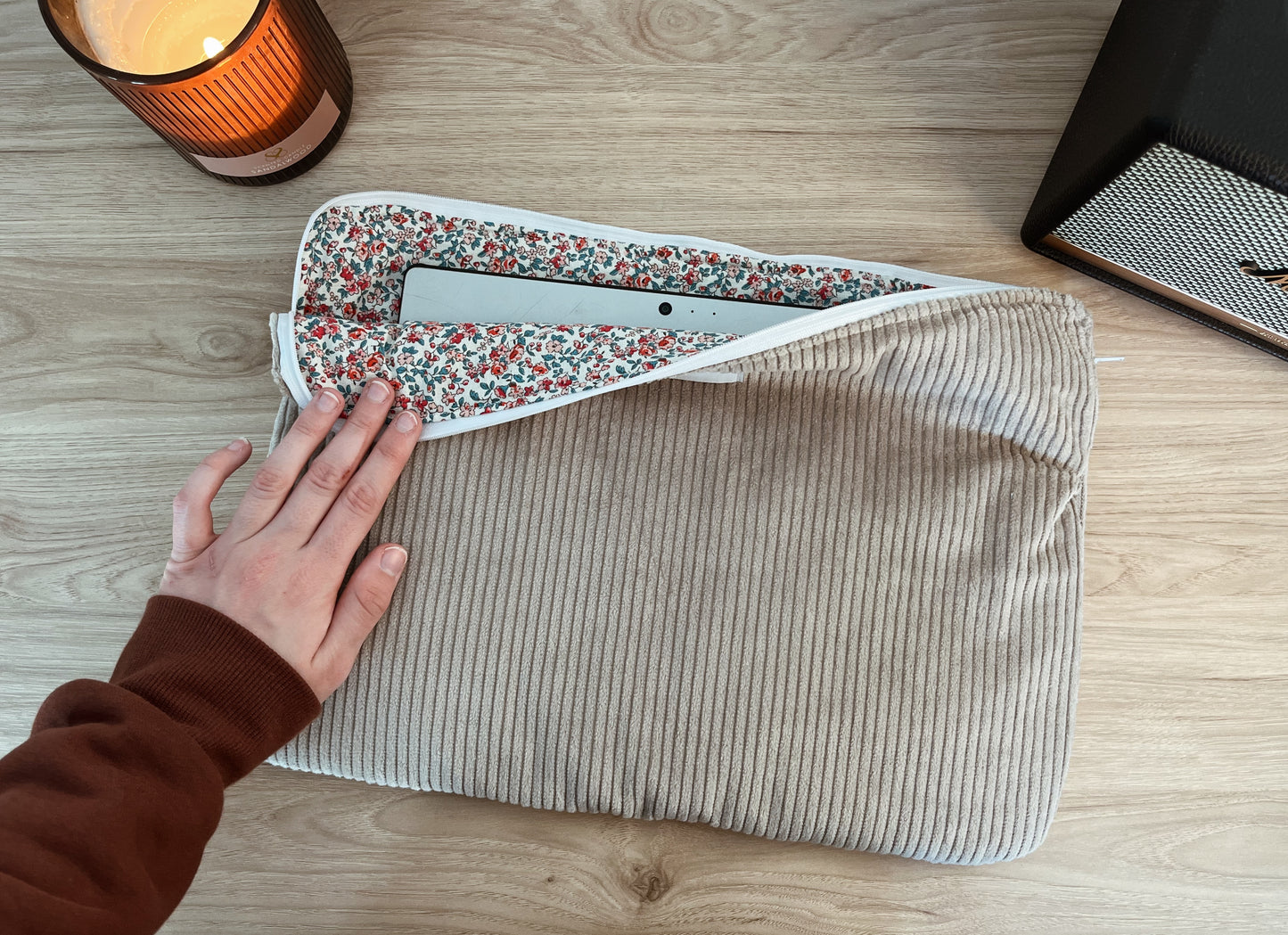 Funda para ordenador de 15 pulgadas - Geneviève “Taupe Velvet”