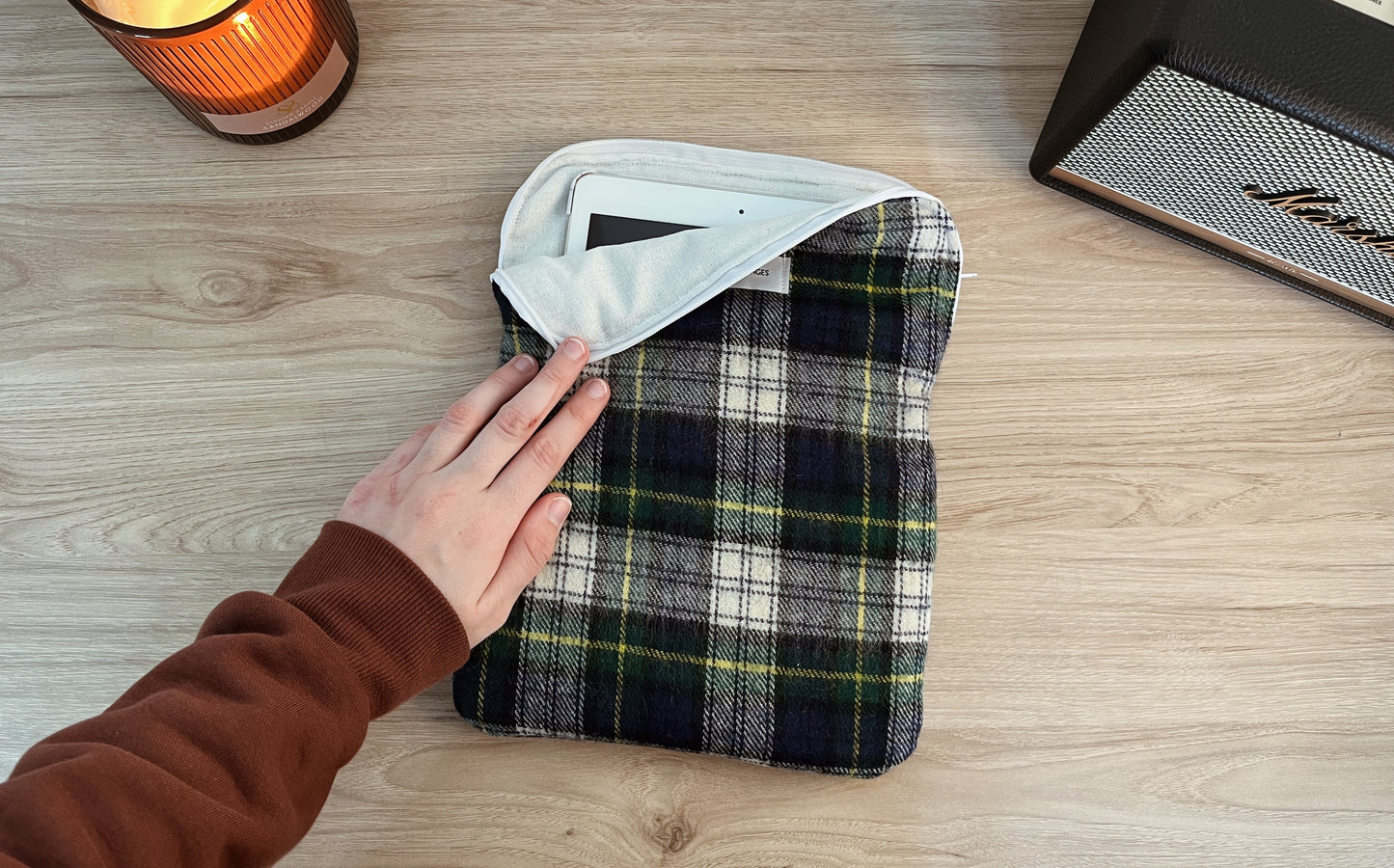 10-11 inch tablet cover - “Caro”