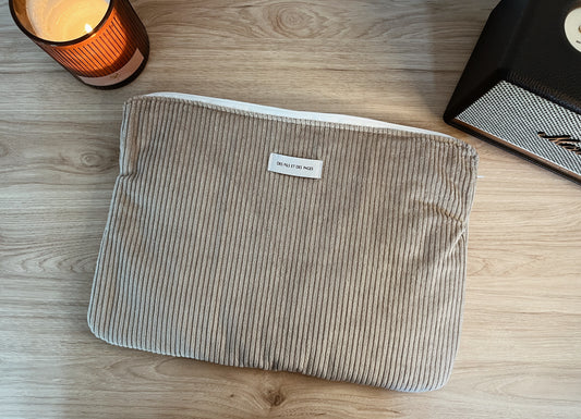 Housse d’ordinateur 15 pouces - Geneviève «Velours Taupe »